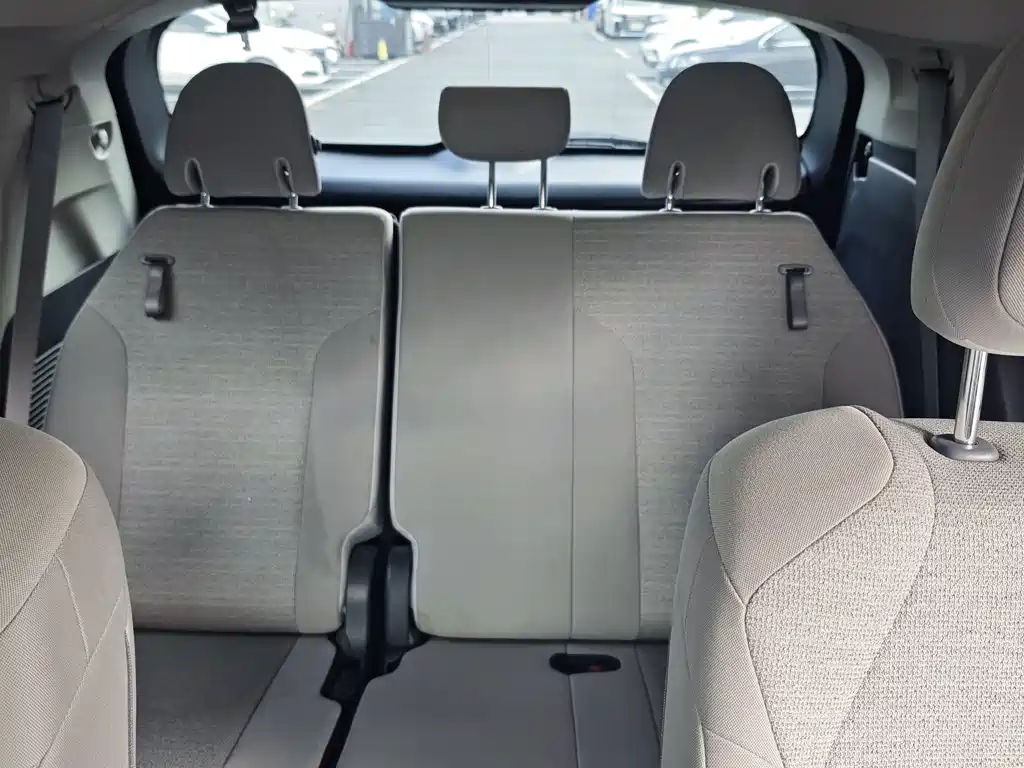 Toyota Sienna — миниатюра 14