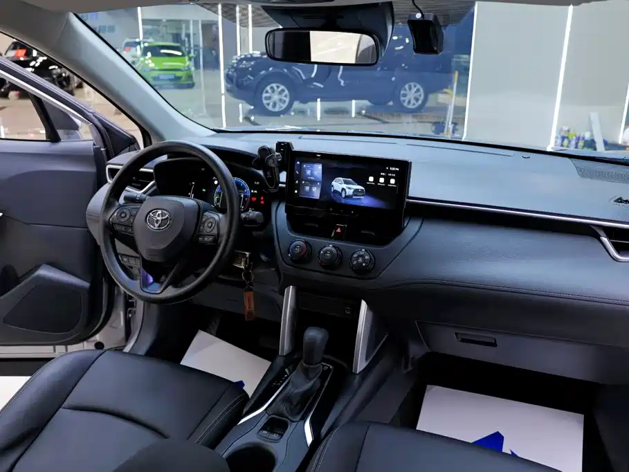 Toyota Corolla Cross — миниатюра 19