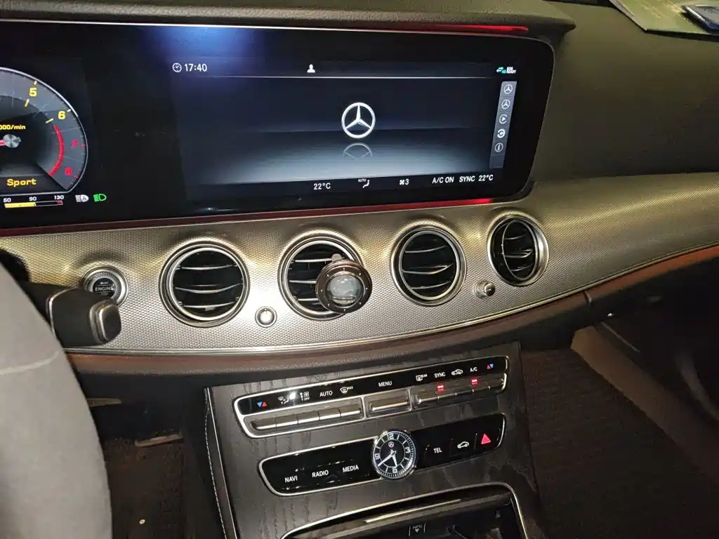 Mercedes-Benz E-Class (Import) — миниатюра 14
