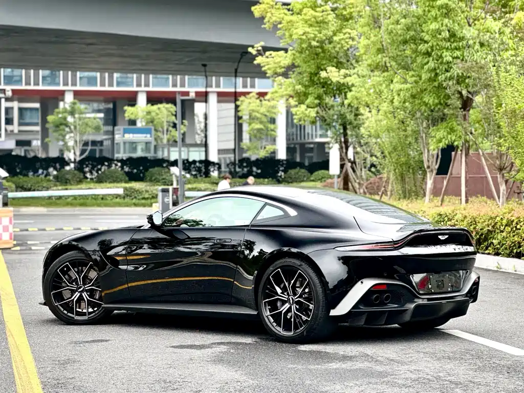 Aston Martin V8 Vantage — миниатюра 6