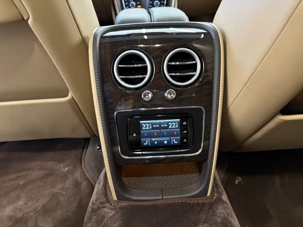 Bentley Flying Spur — миниатюра 19