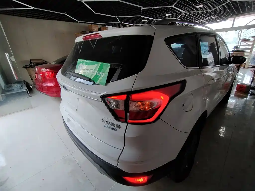 Ford Kuga — миниатюра 7