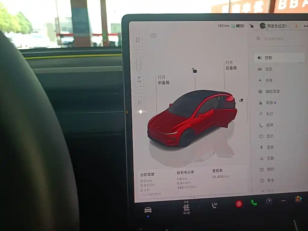 Tesla Model Y — миниатюра 14