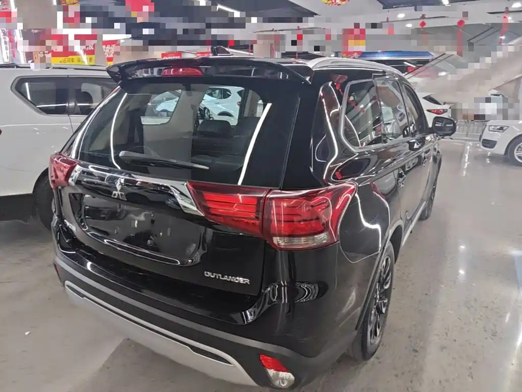 Mitsubishi Outlander — миниатюра 7