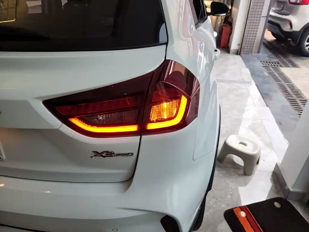 Geely Vision X3 — миниатюра 8