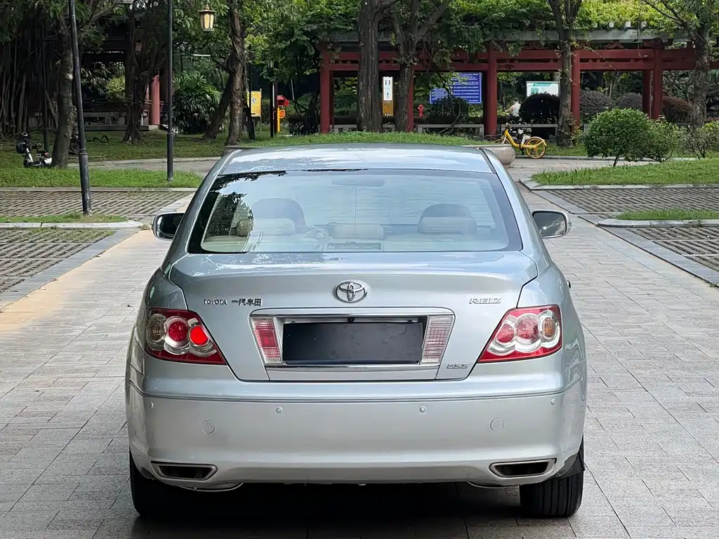 Toyota Reiz — миниатюра 5