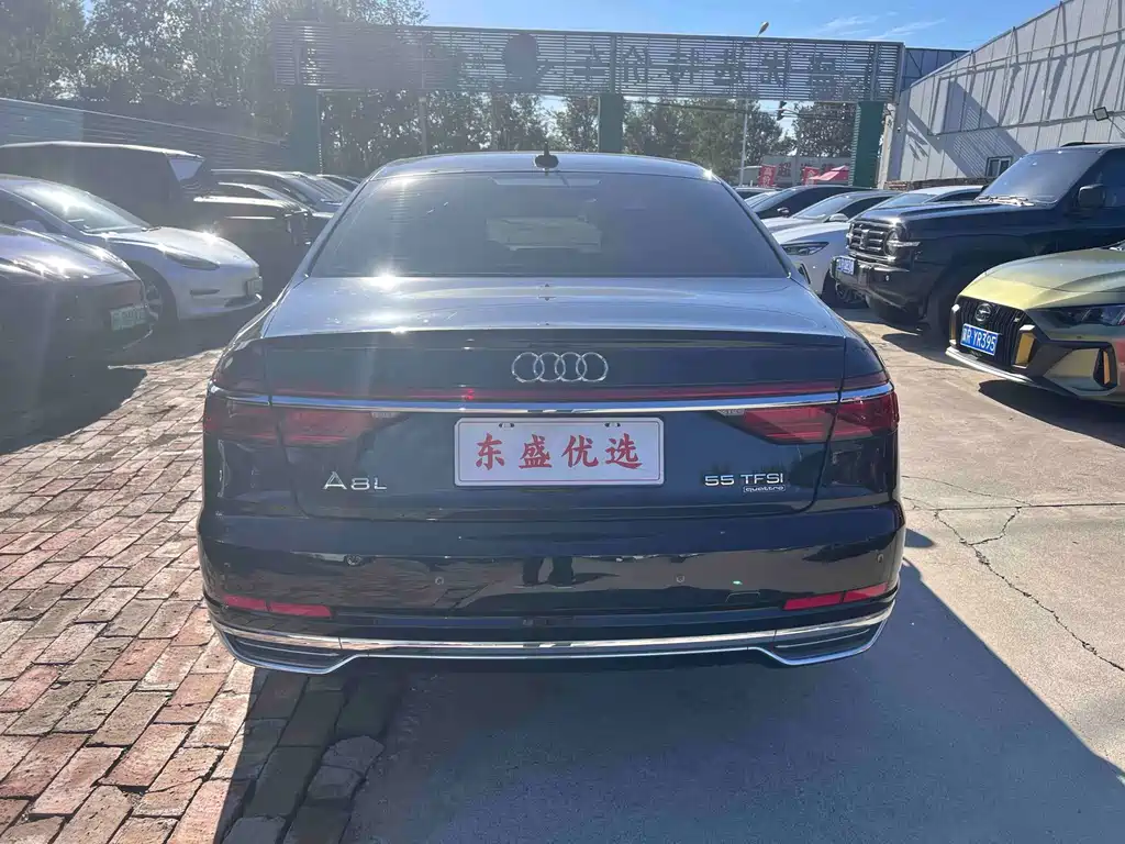 Audi A8 — миниатюра 5