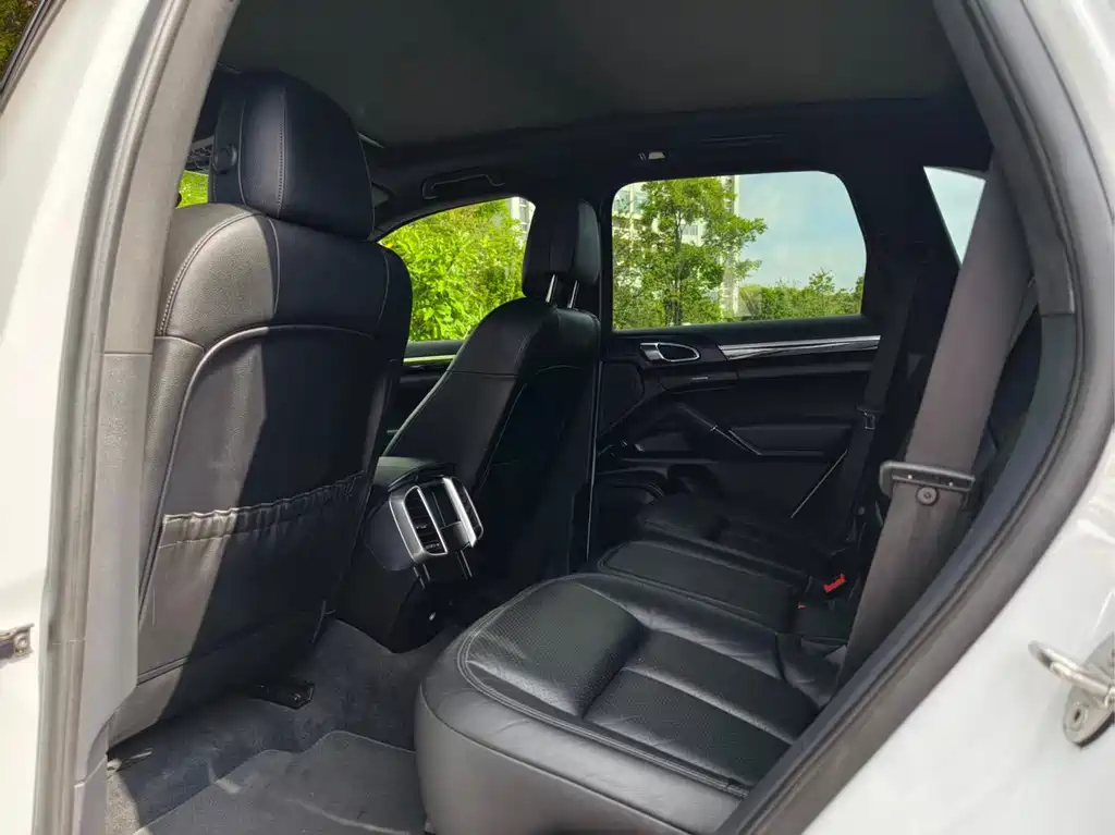 Porsche Cayenne — миниатюра 12