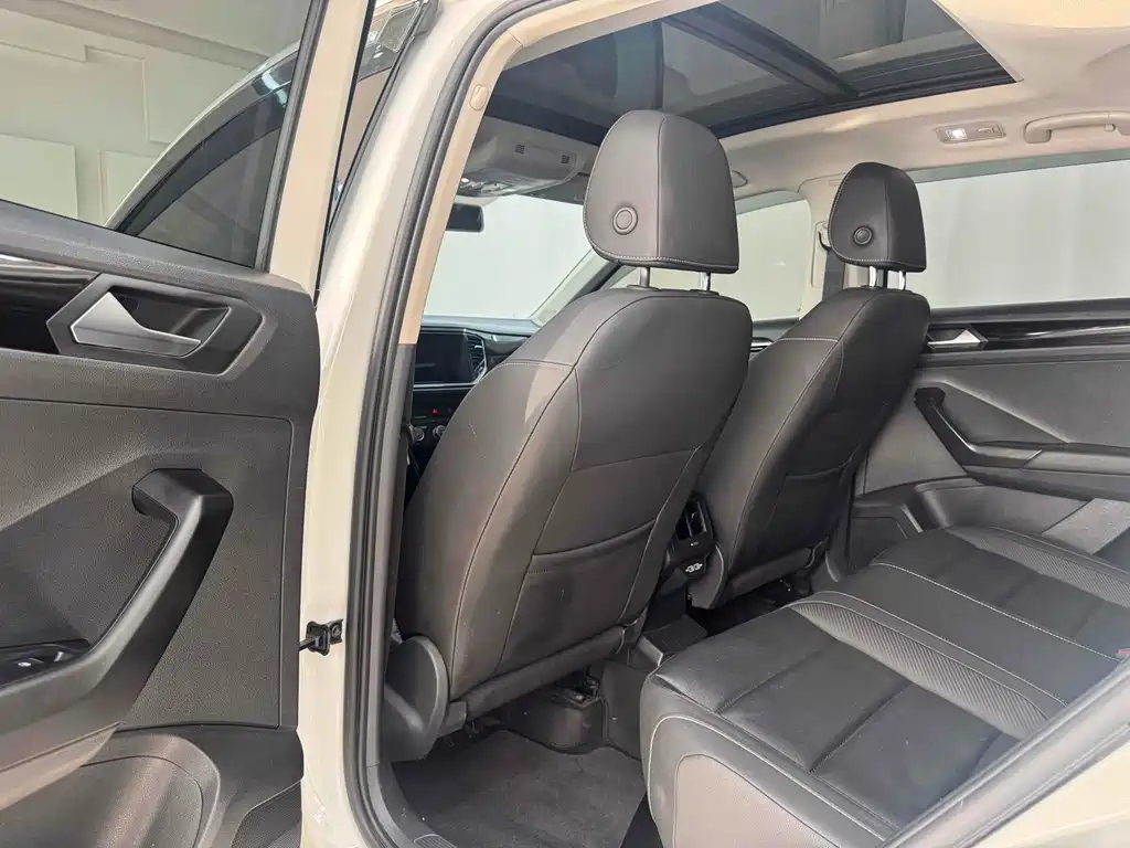 Volkswagen T-Roc — миниатюра 8