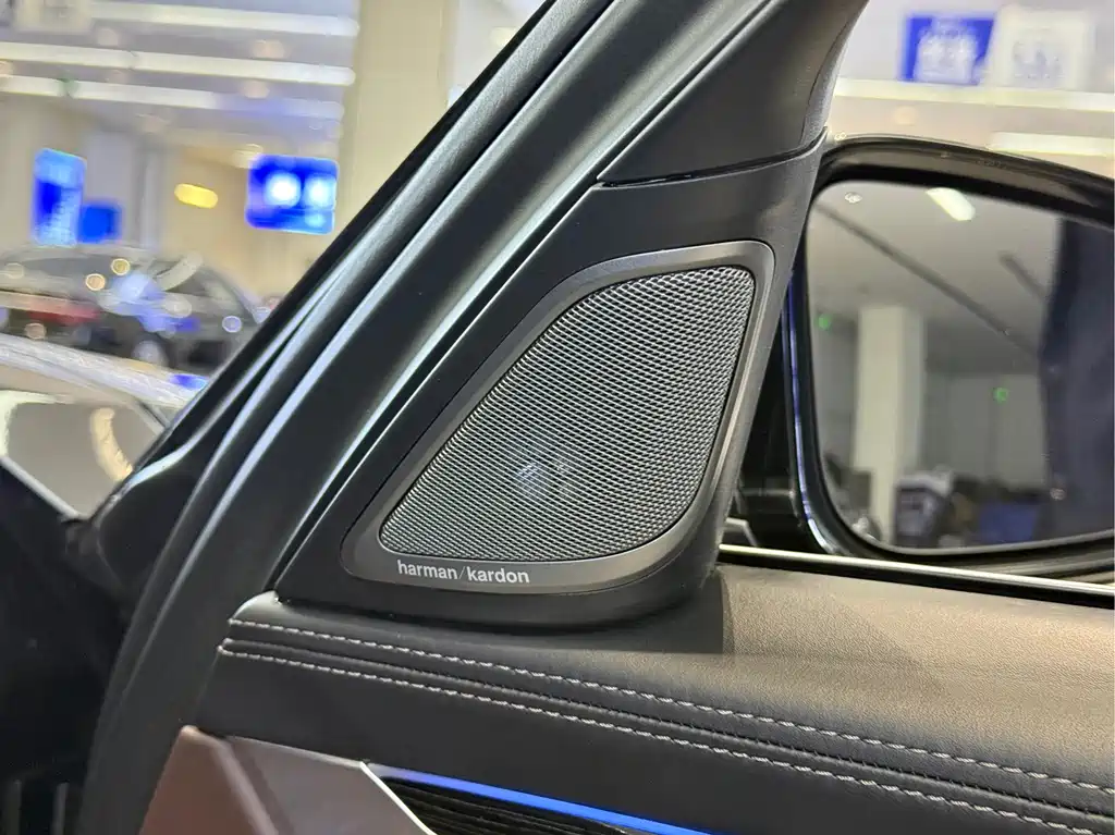 BMW 7 Series — миниатюра 12