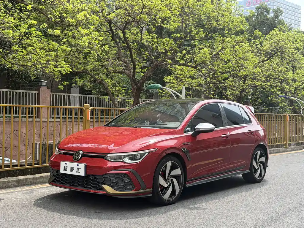 Купить Volkswagen Golf GTI