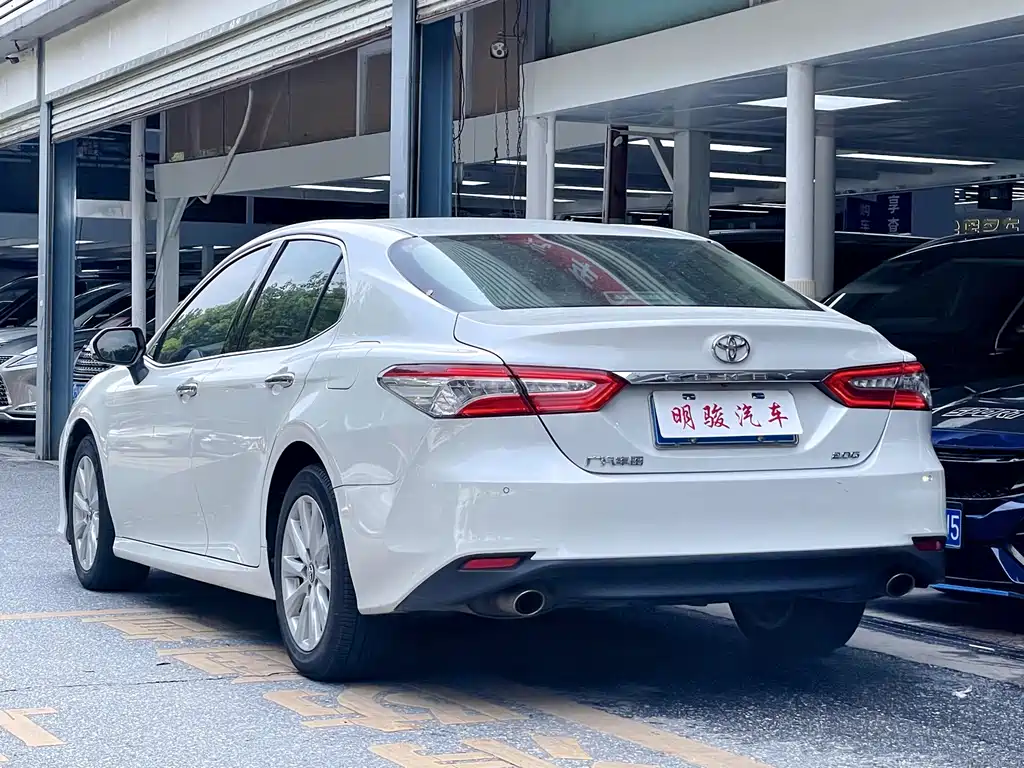 Toyota Camry — миниатюра 4