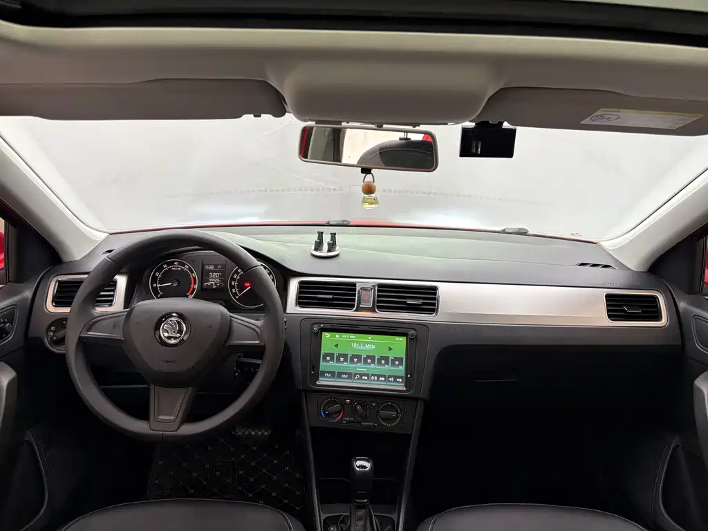 Skoda Rapid Spaceback — миниатюра 12