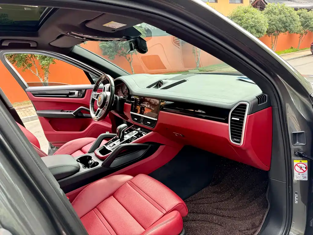 Porsche Cayenne — миниатюра 8