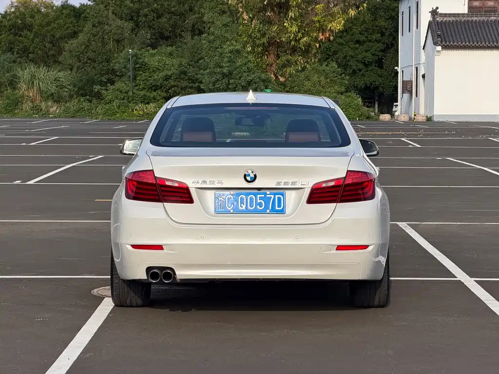 BMW 5 Series — миниатюра 11