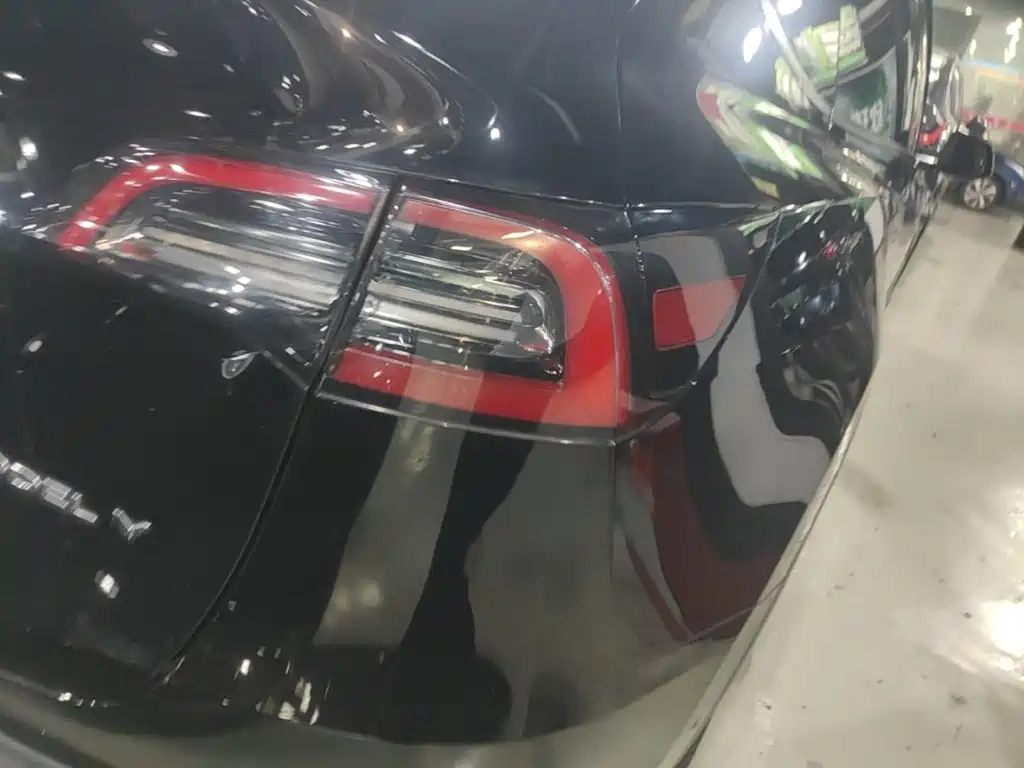 Tesla Model Y — миниатюра 8