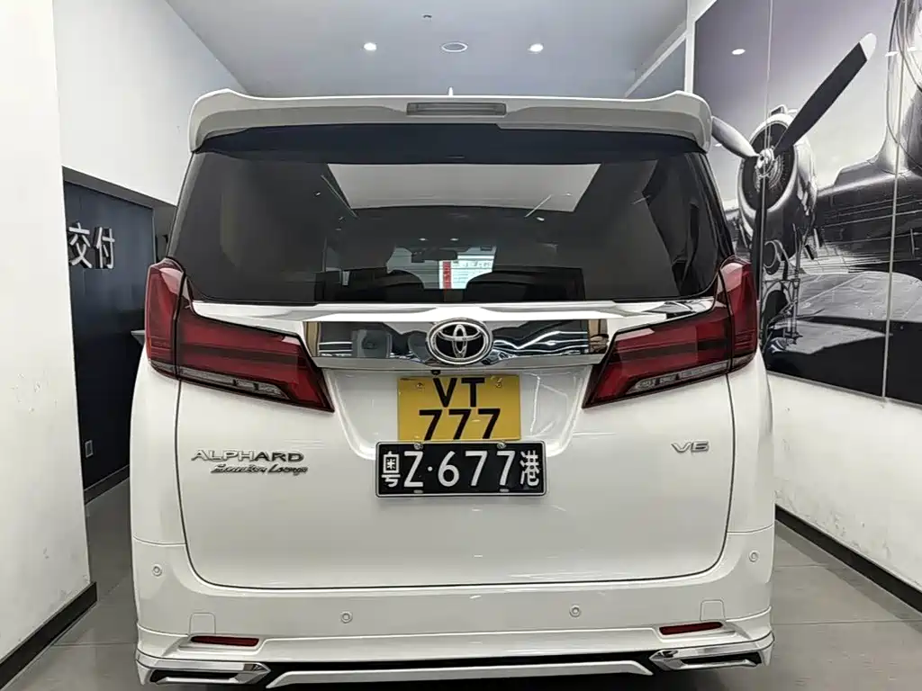 Toyota Alphard — миниатюра 4