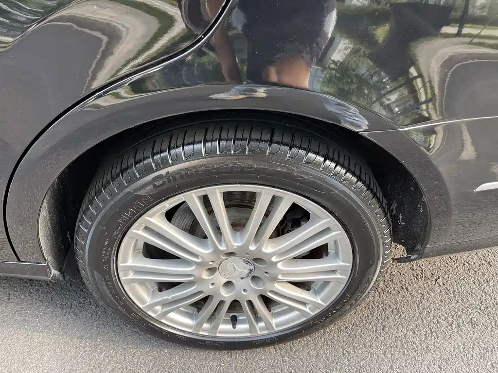 Mercedes-Benz E-Class — миниатюра 16