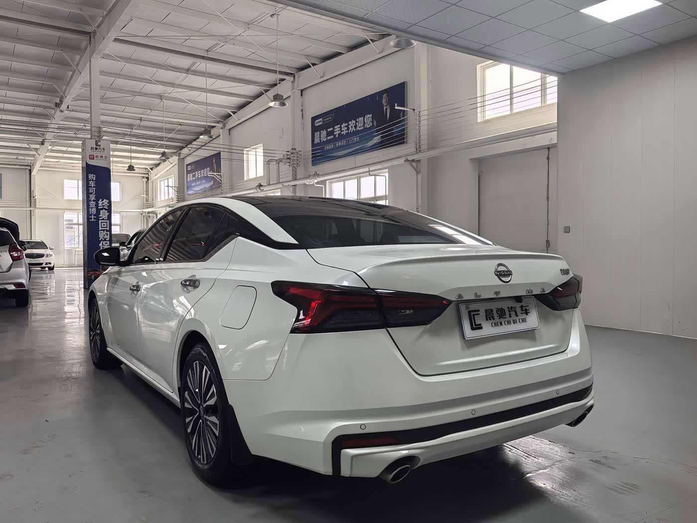 Nissan Teana 2.0 л 2023 г. Белый, пробег 22000 км