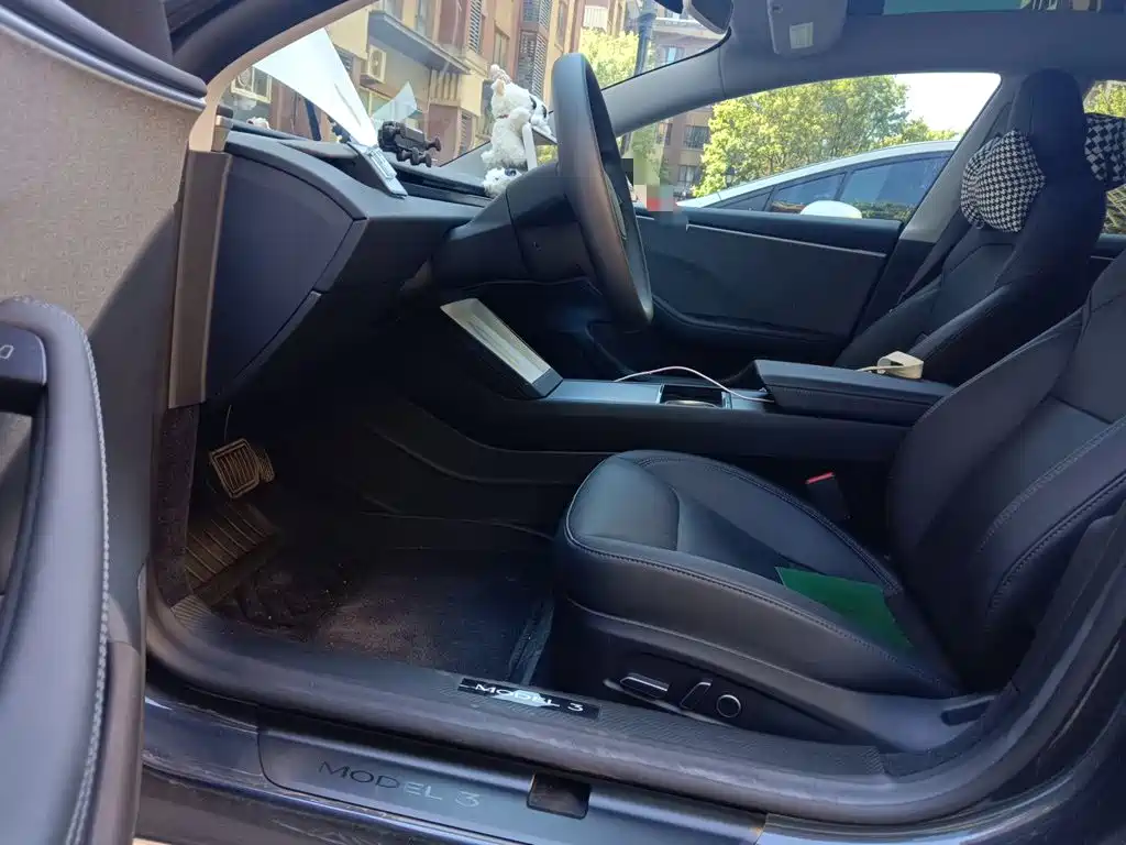 Tesla Model 3 — миниатюра 17