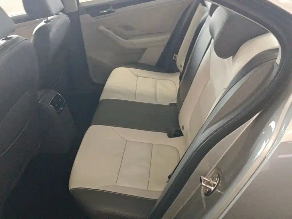 Volkswagen Sagitar — миниатюра 17