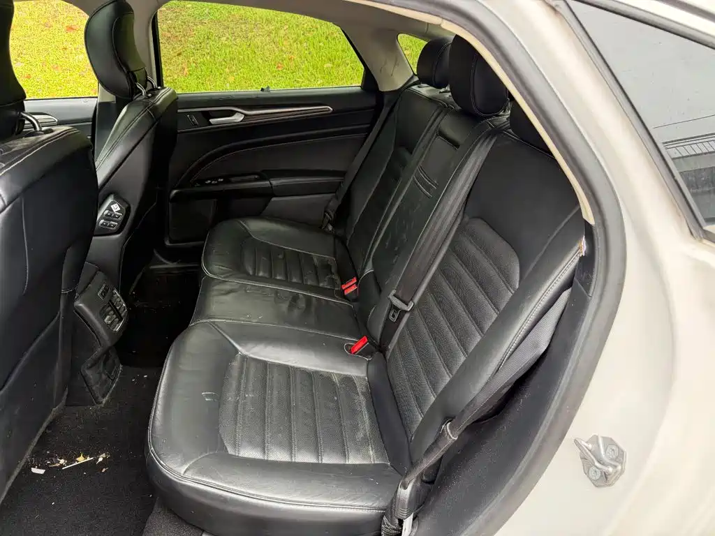 Ford Mondeo — миниатюра 12