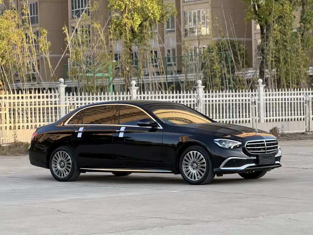 Mercedes-Benz E-Class — миниатюра 13