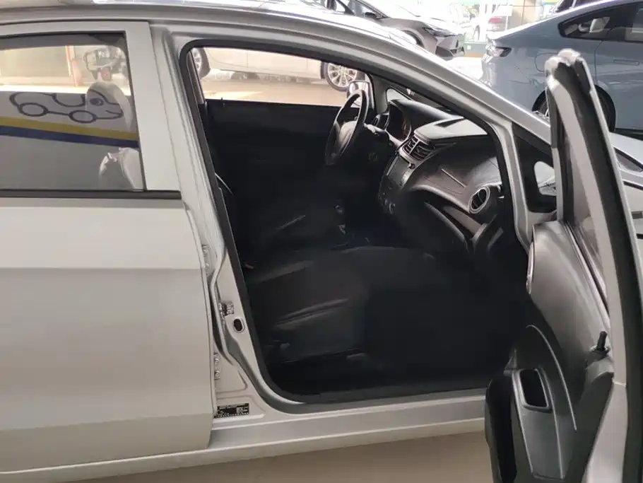 Chevrolet Sail — миниатюра 8