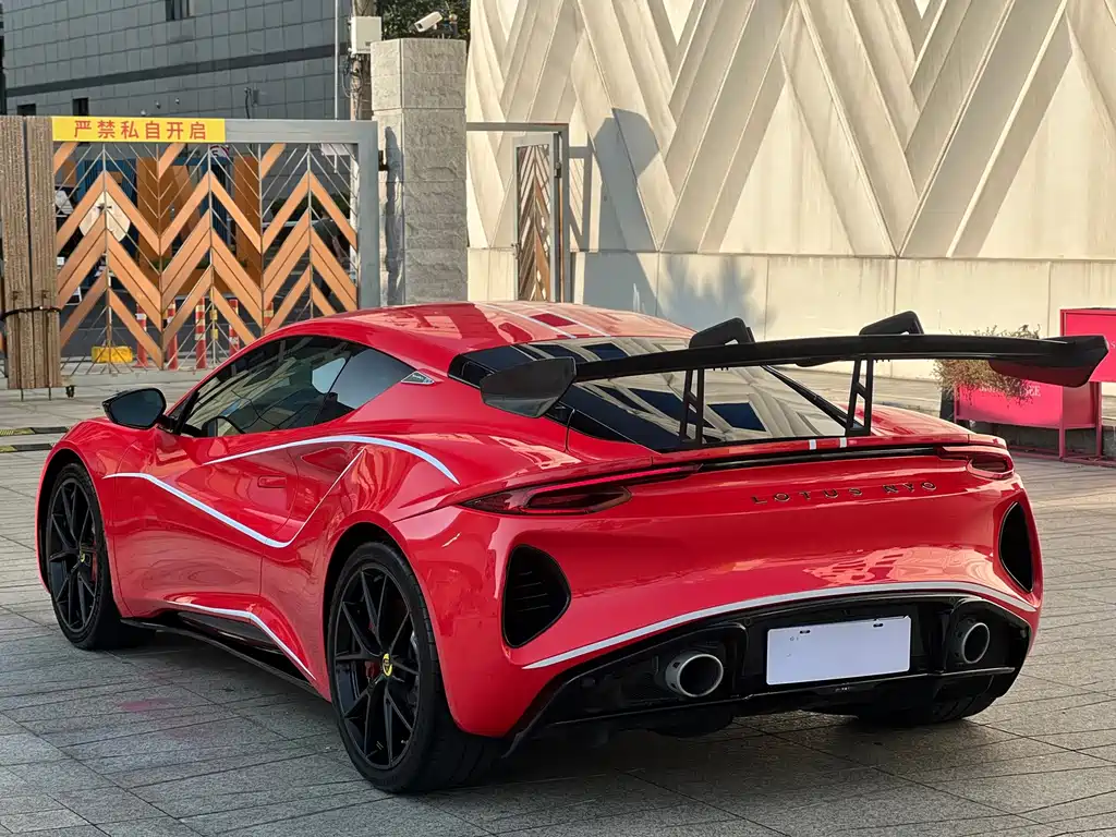 Lotus Emira — миниатюра 4