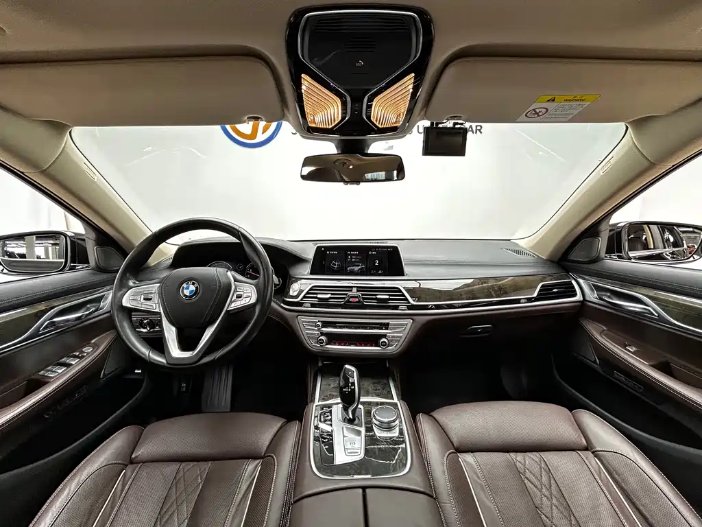 BMW 7 Series — миниатюра 18