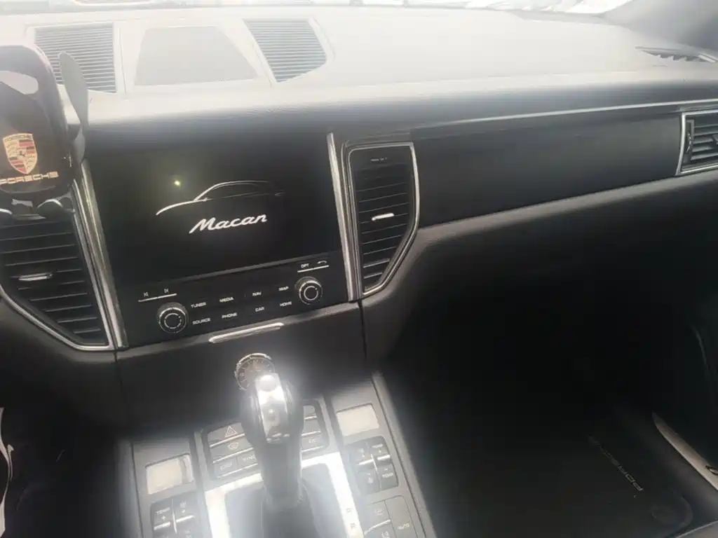 Porsche Macan — миниатюра 13