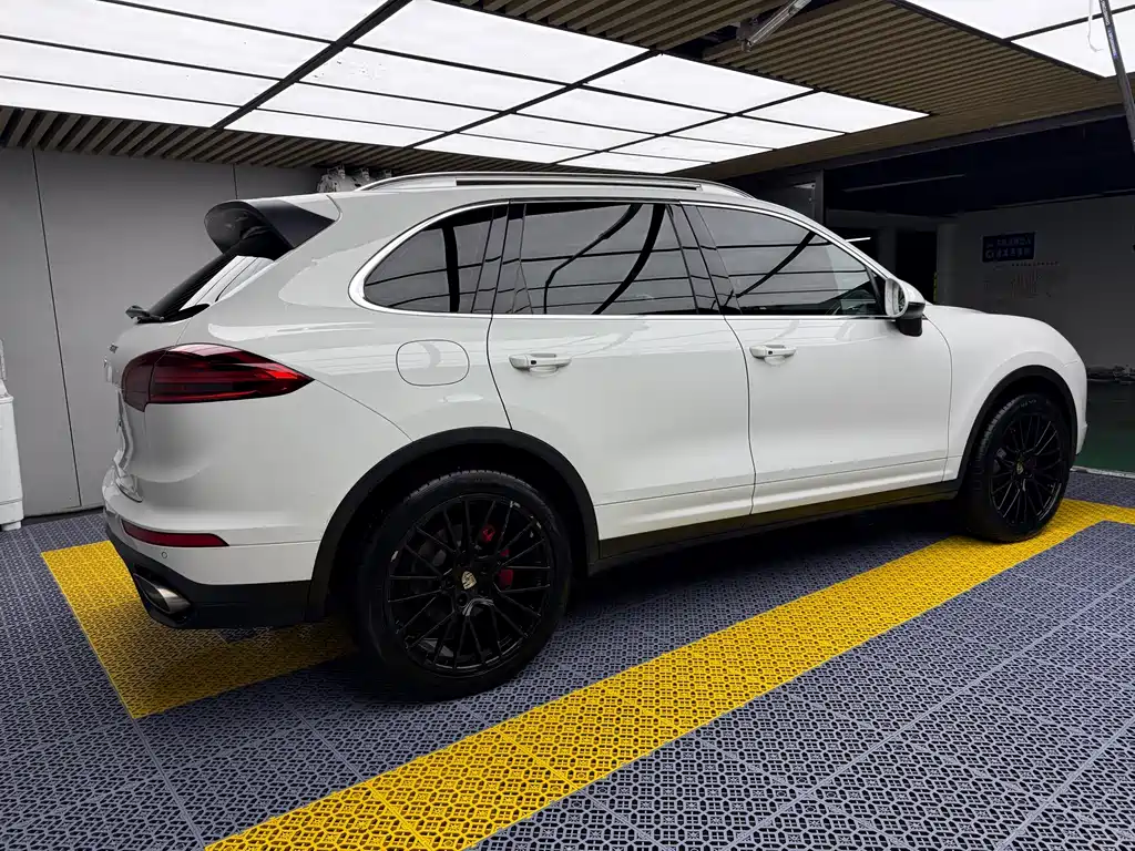Porsche Cayenne — миниатюра 10