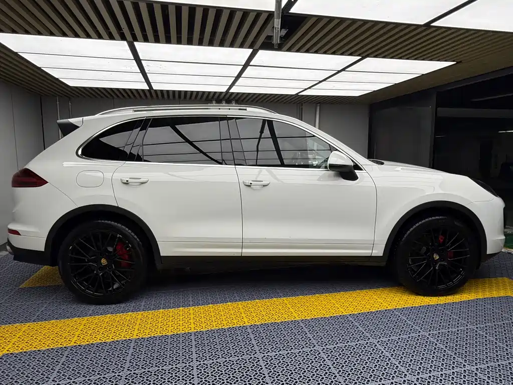 Porsche Cayenne — миниатюра 11