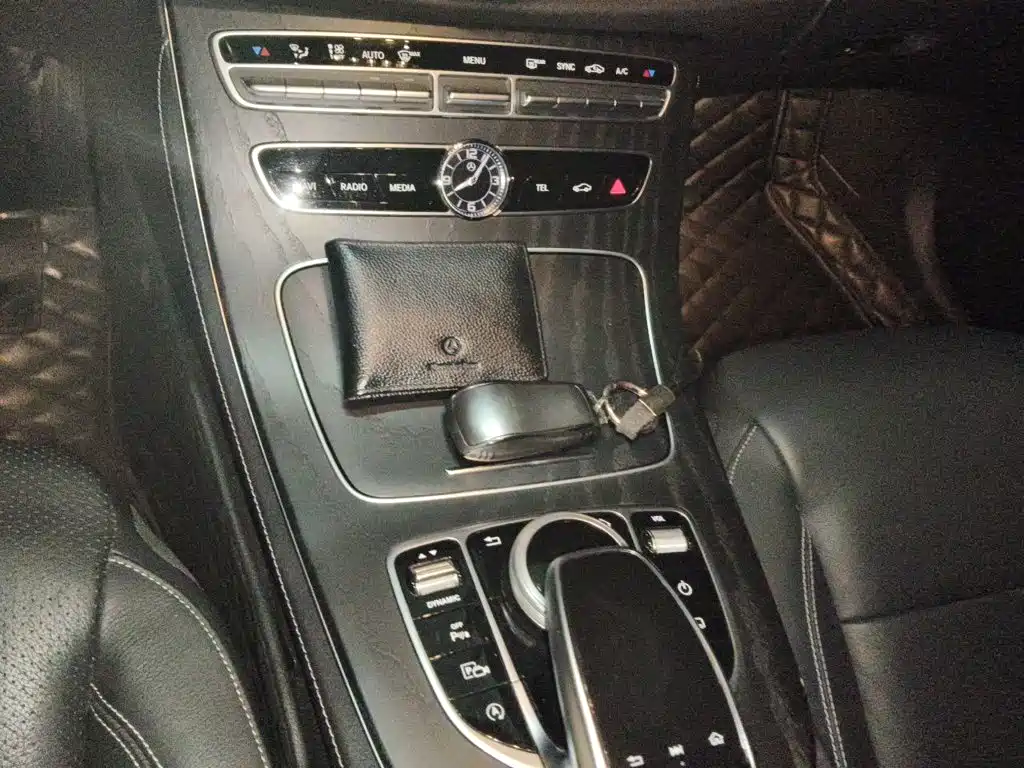 Mercedes-Benz E-Class — миниатюра 10