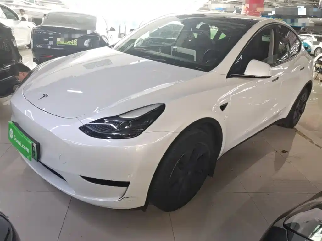 Tesla Model Y 2024
