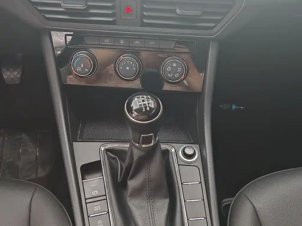 Volkswagen Bora 2020 1.5L MT Comfort