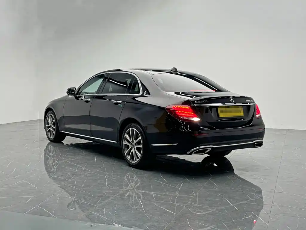 Mercedes-Benz E-Class — миниатюра 4