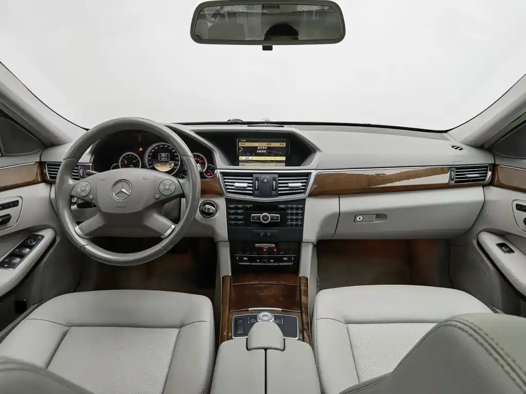 Mercedes-Benz E-Class — миниатюра 5