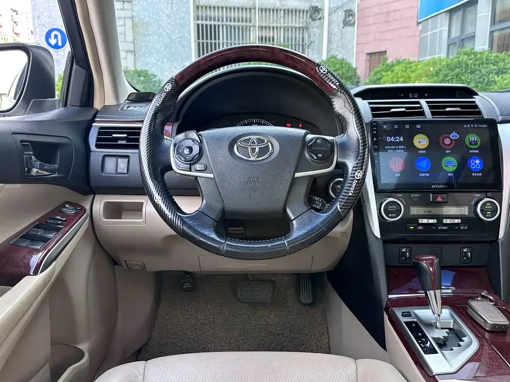 Toyota Camry — миниатюра 5