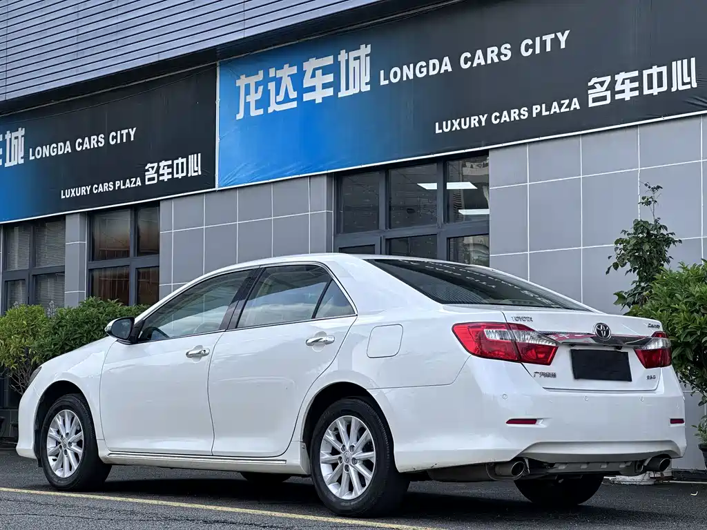 Toyota Camry — миниатюра 12