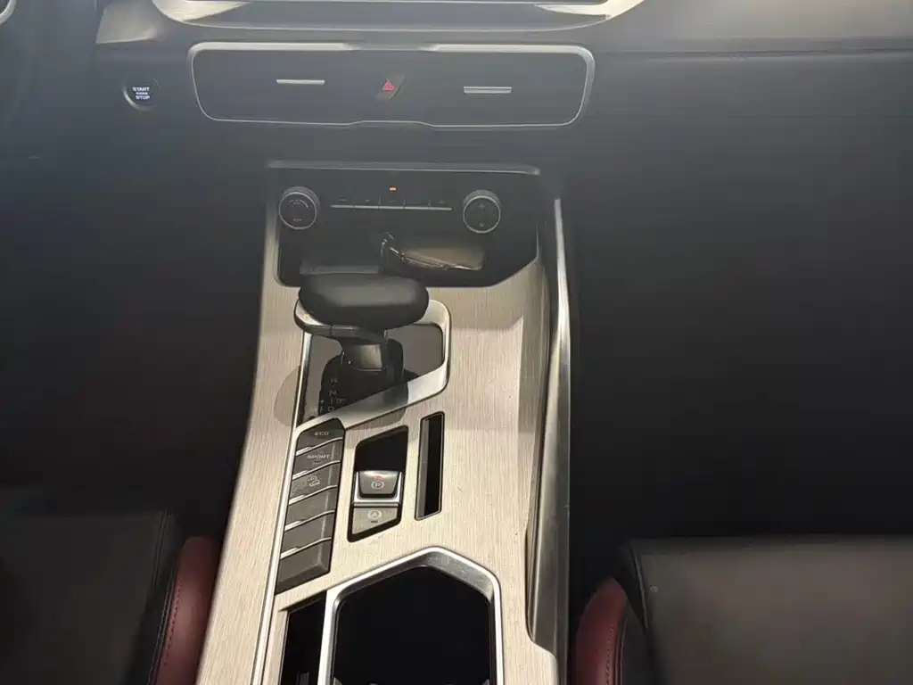 Geely Binyue — миниатюра 15