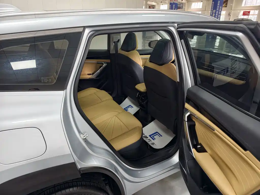 Geely Boyue L — миниатюра 14