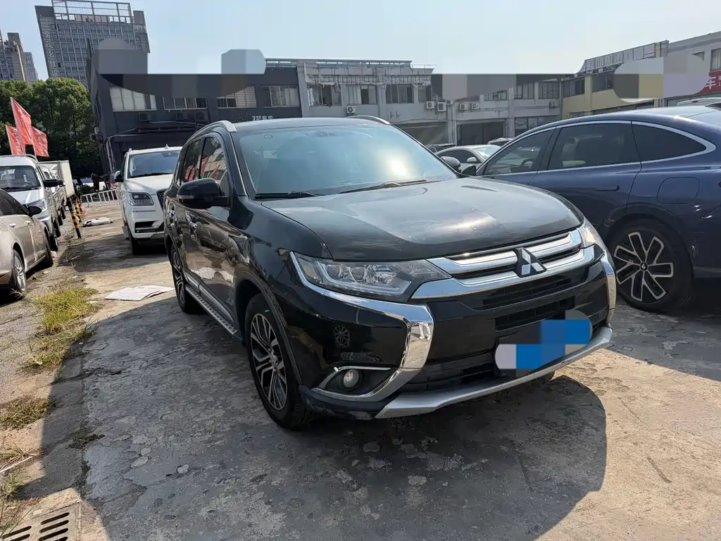Mitsubishi Outlander — миниатюра 3