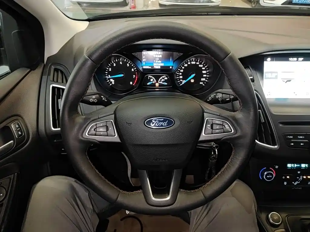Ford Focus — миниатюра 11