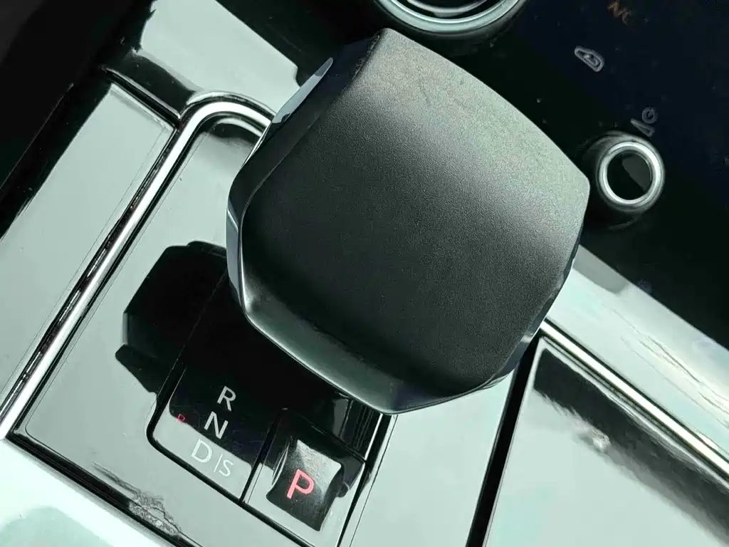 Land Rover Velar — миниатюра 8