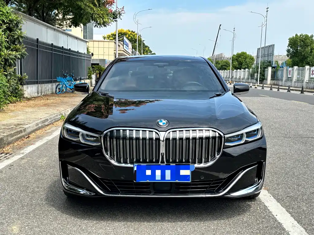 BMW 7 Series — миниатюра 2