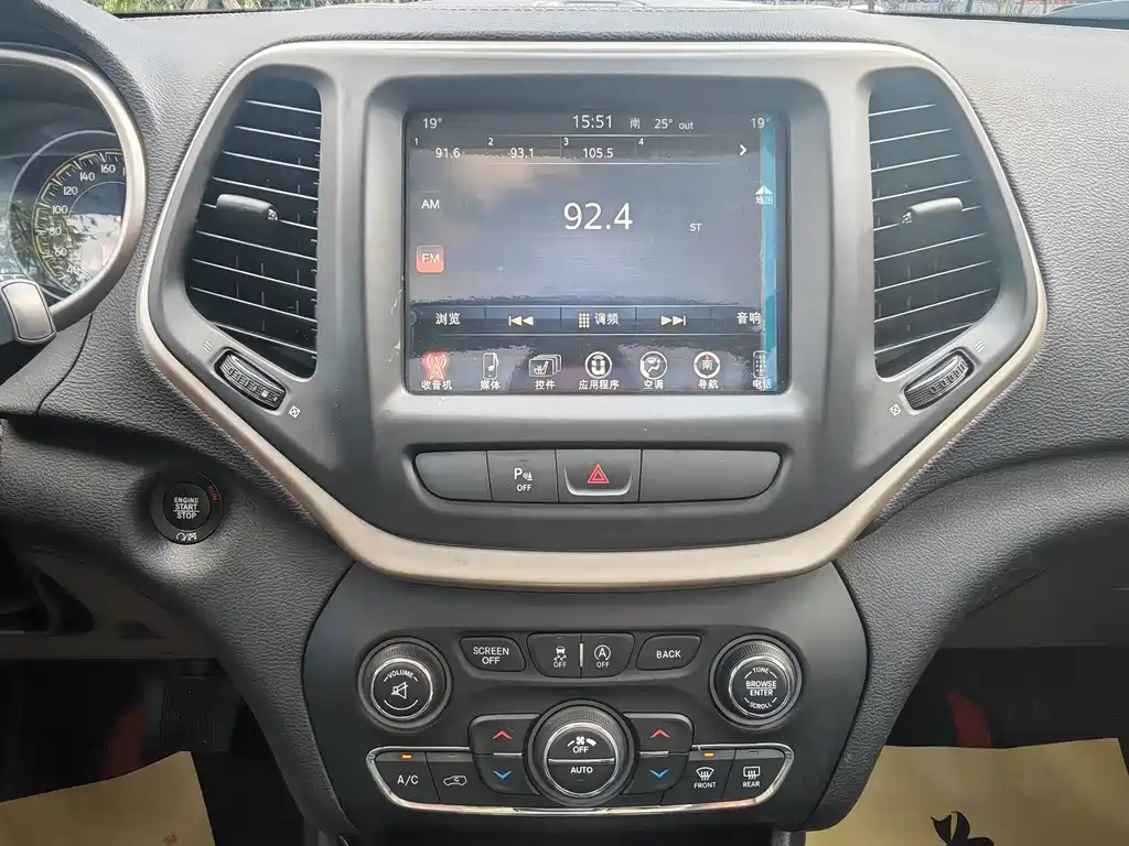 Jeep Cherokee — миниатюра 12