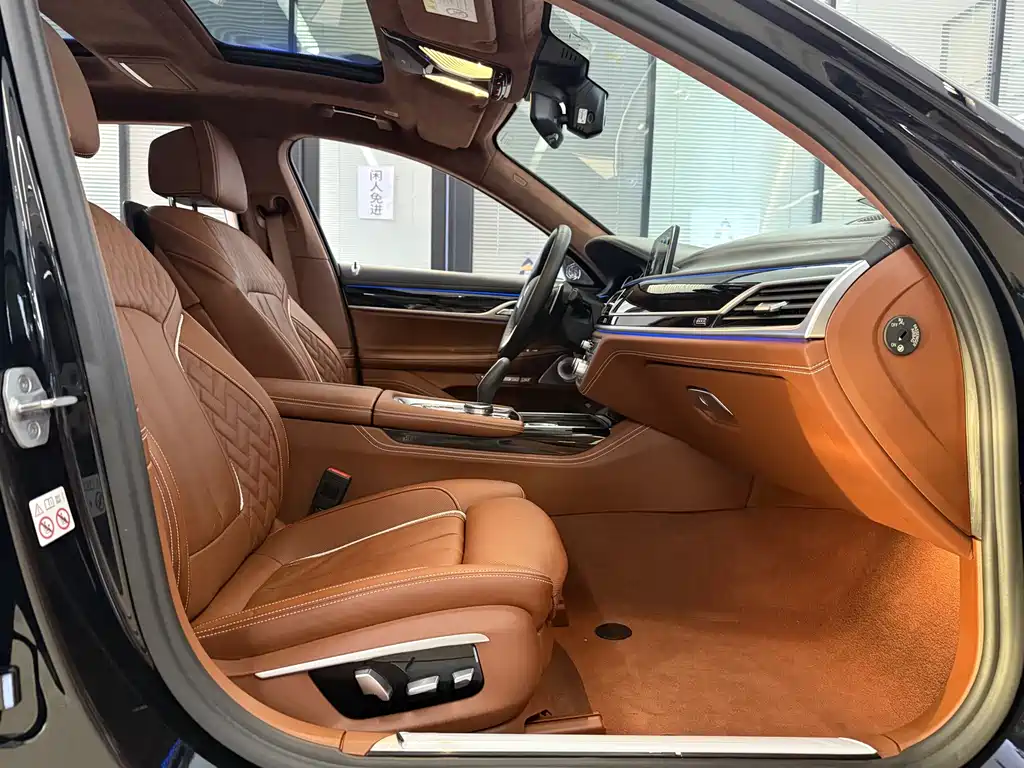 BMW 7 Series — миниатюра 8