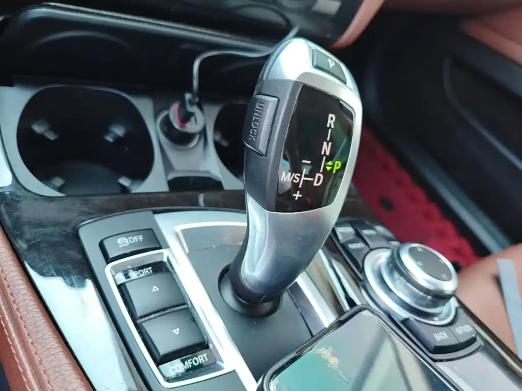 BMW 5 Series — миниатюра 19