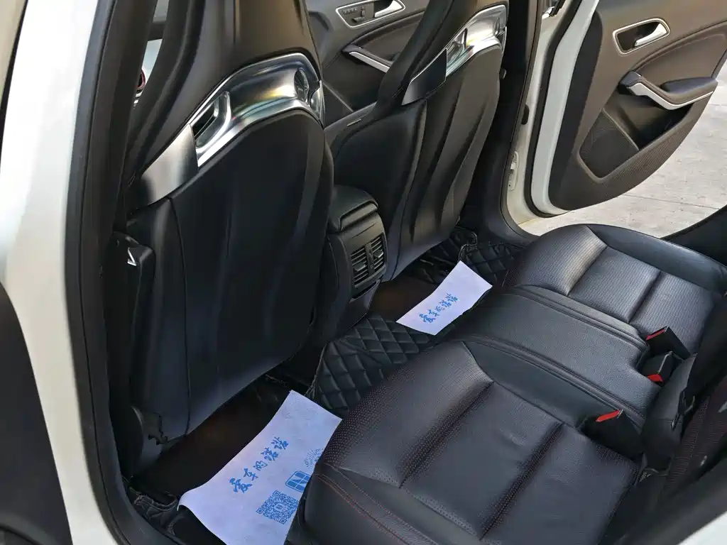 Mercedes-Benz GLA AMG — миниатюра 10